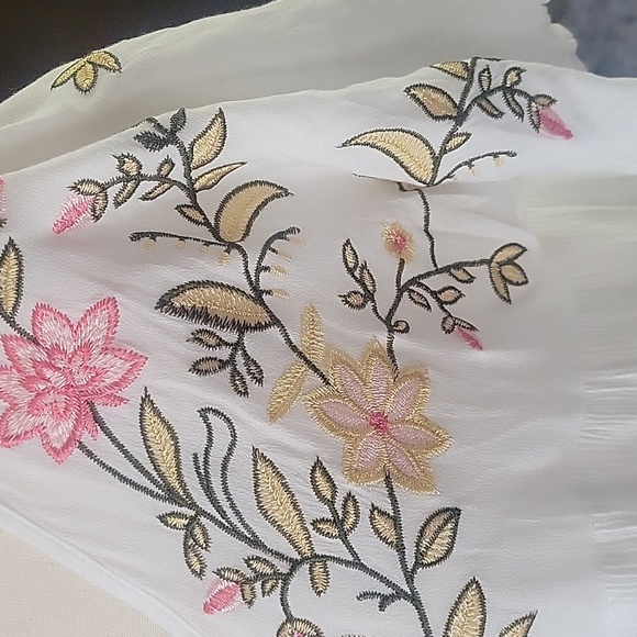 Vici embroidered blouse - Picture 2 of 4